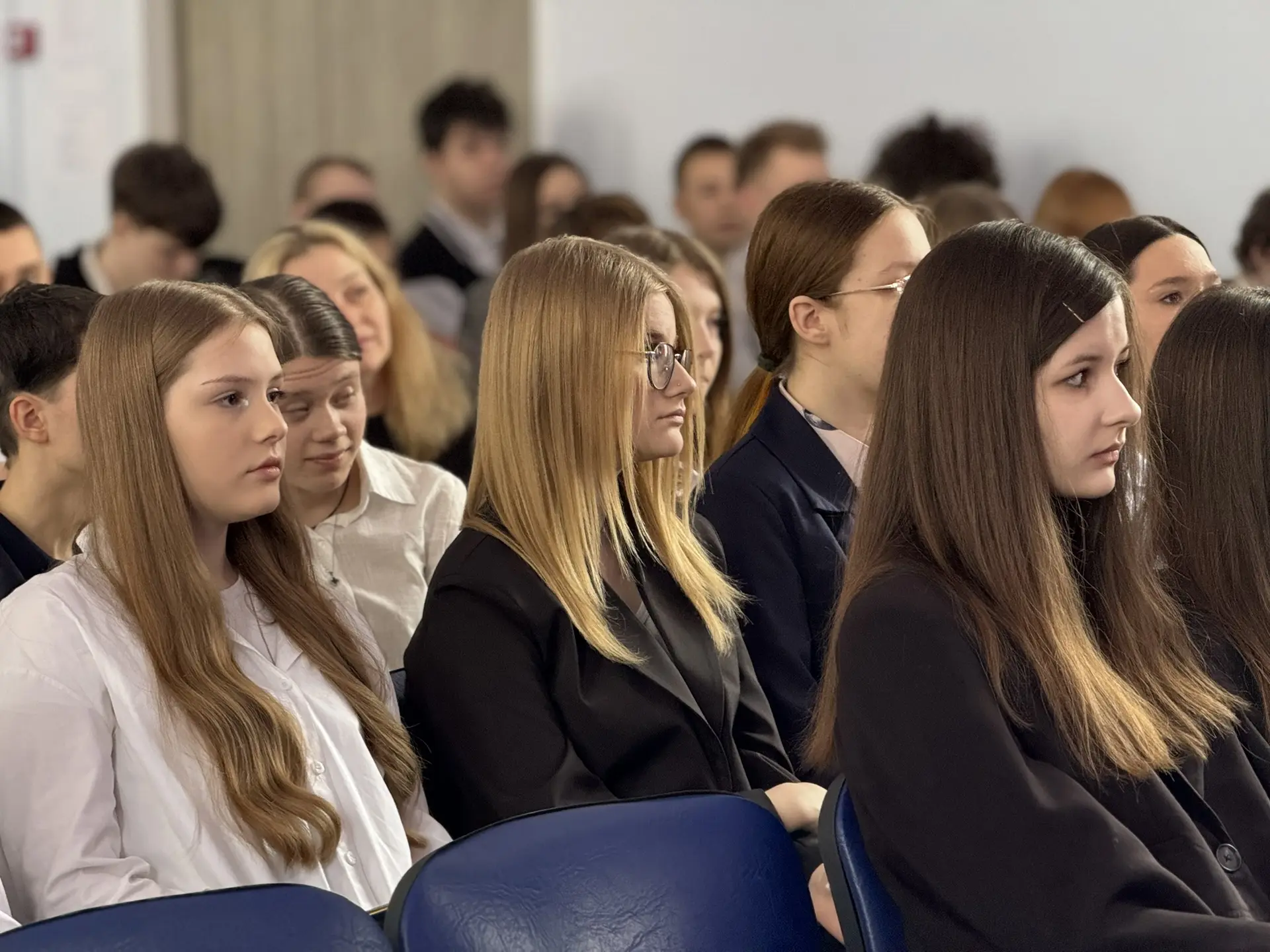 Вести школьного музея 🏛️  🎖 Живая история: встреча с героями в нашей школе!  Сегодня в актовом зале 
