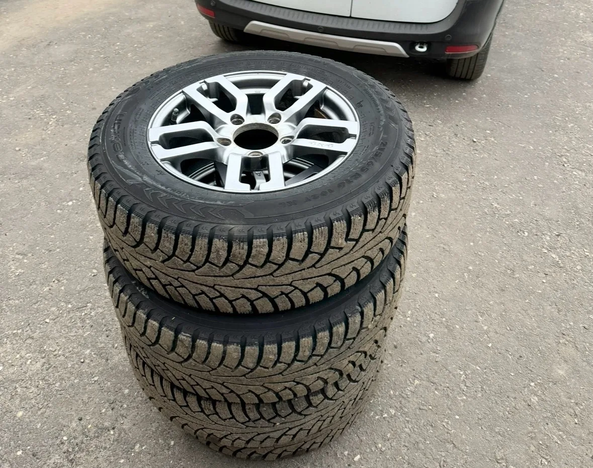 Продам 4 зимних колёса на ниву 215/65 R16 89370260700