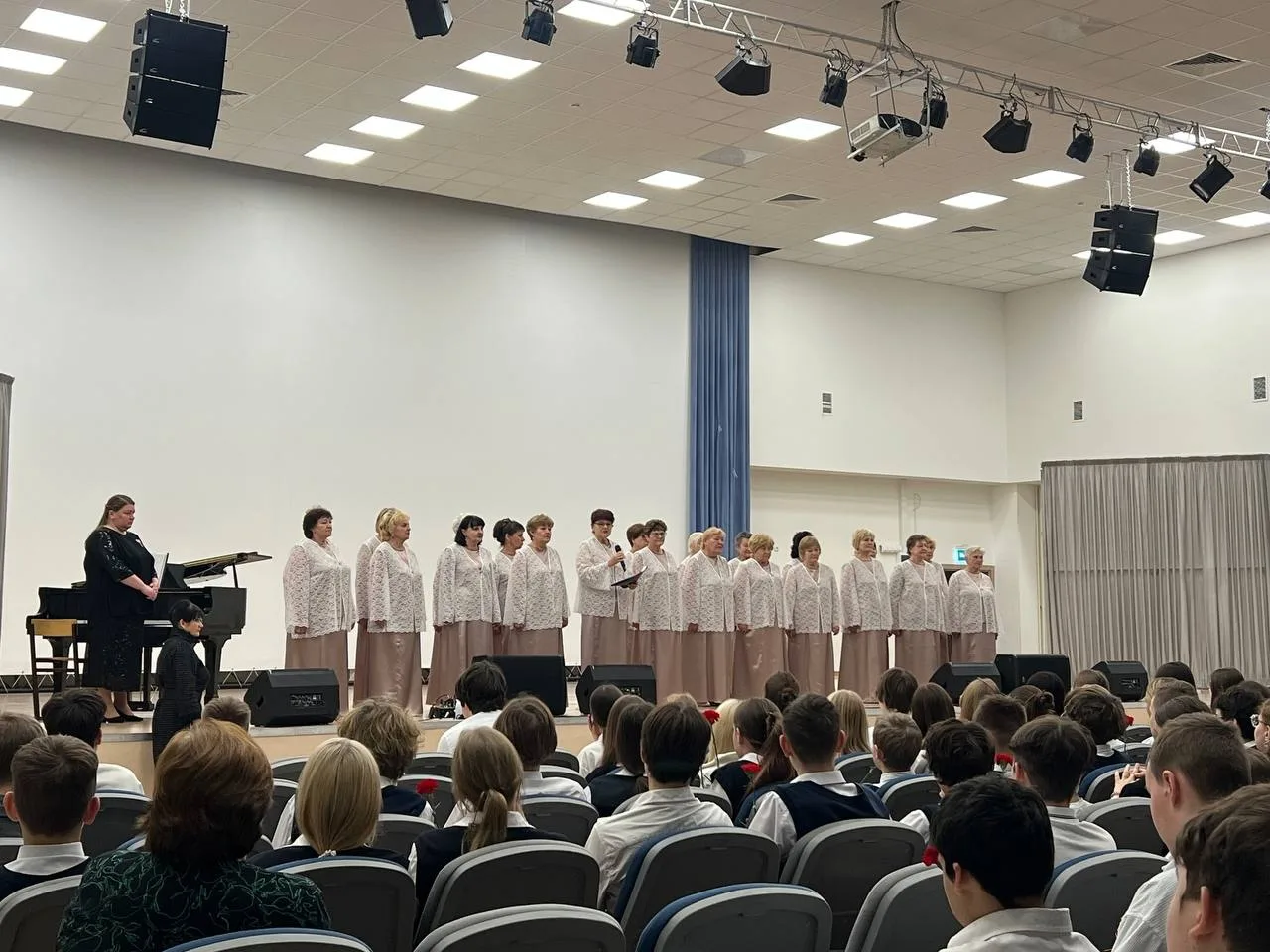 Вчера в #Родной36 в актовом зале выступил Хор ветеранов  Праздничный концерт был приурочен к 82-й го