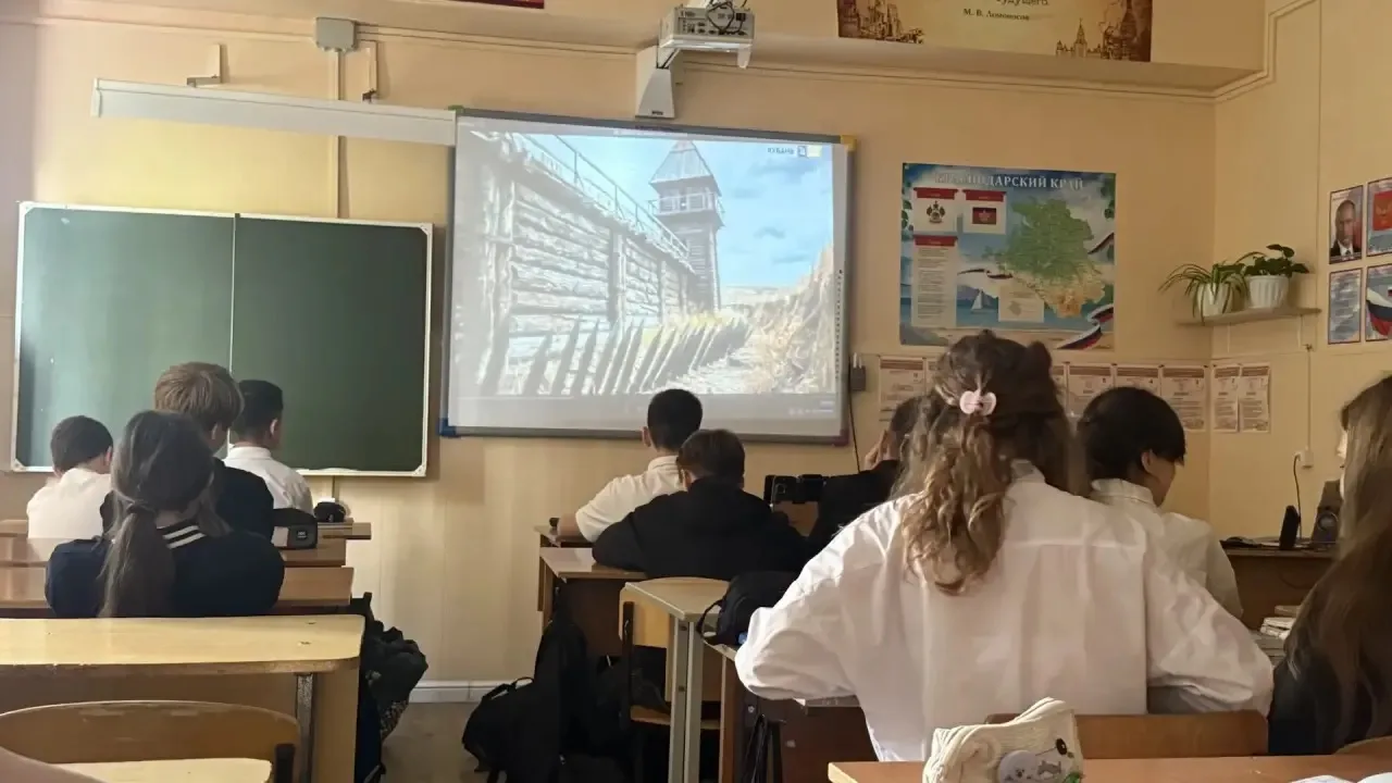 Сегодня ученики 6-х классов посмотрели документальный фильм «Суворов. Как генерал Кубань строил».  Ф