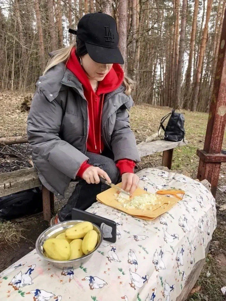 Ребята из школьного турклуба «Навигатор» в выходной отправились в путешествие по маршруту Аникеевка 