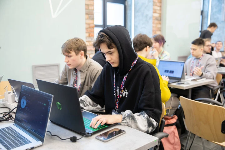 🚀 ГУАП в числе лучших вузов России по уровню зарплат выпускников в IT-сфере