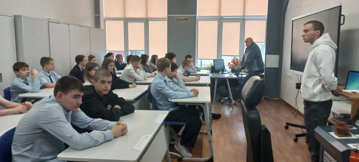 21 апреля в рамках Всероссийского проекта " Билет в будущее" обучающиеся 8В класса побывали на профп
