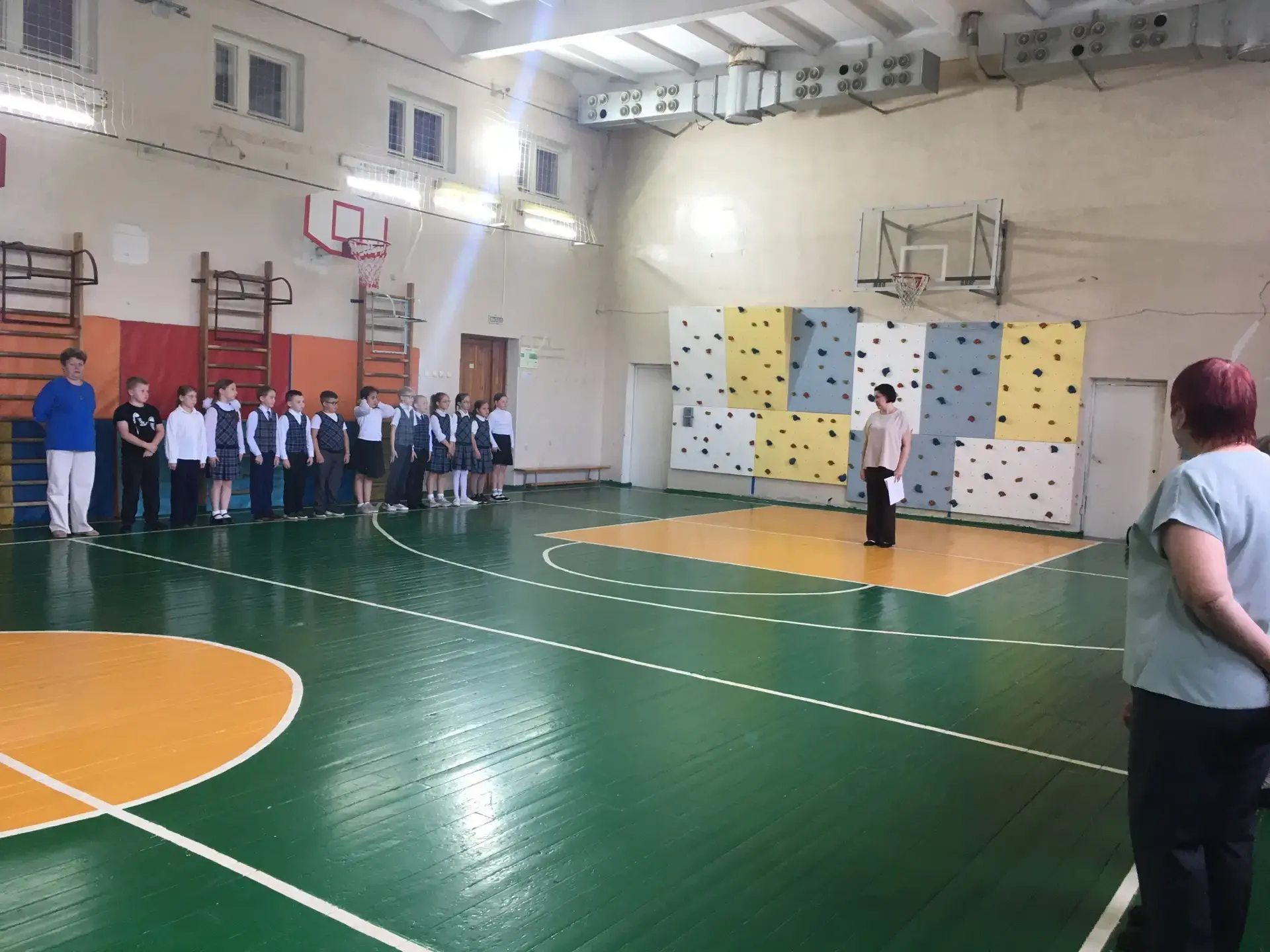 📌 Подводим итоги четверти: 1, 2 и 3 классы ✅  Сегодня, 25 мая, на линейке мы подвели итоги четверти.