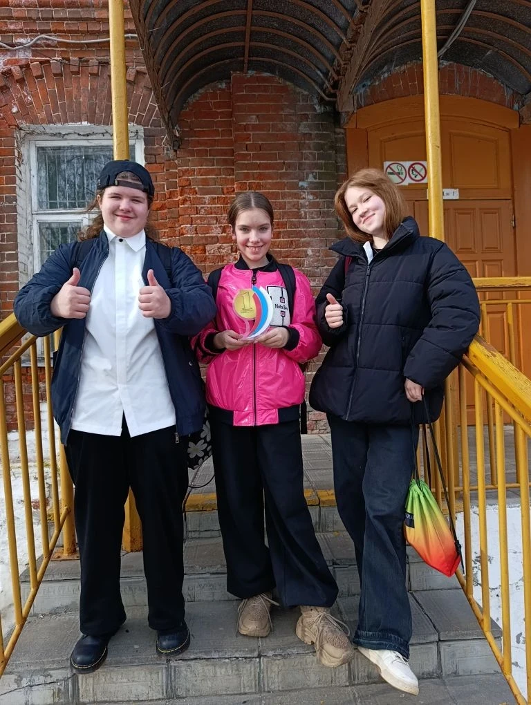 🏆 Наши девочки — лучшие на муниципальном фестивале! Команда нашей школы приняла участие в муниципаль