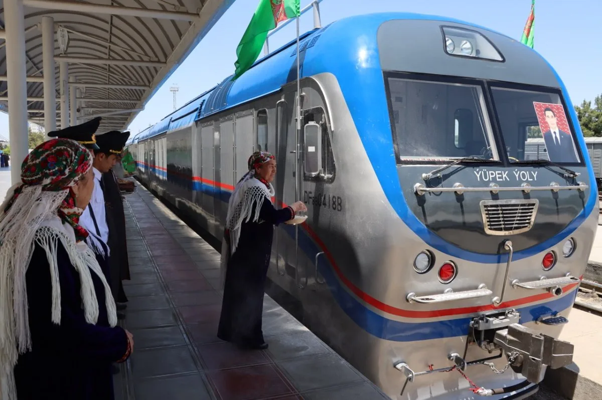 Китайская CRRC поставила в Туркменистан первые грузовые трехсекционные тепловозы

Презентация двух л