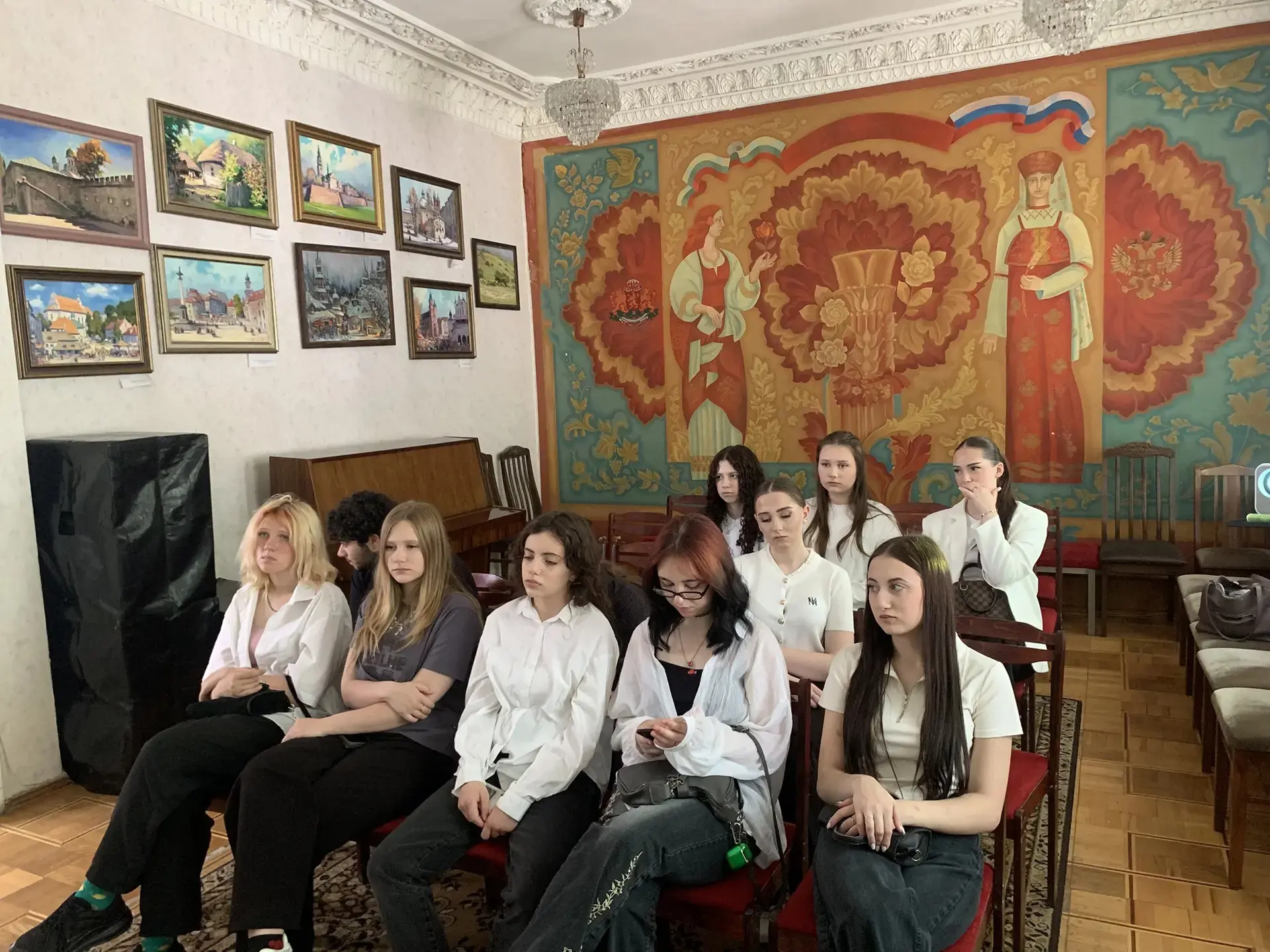 09 июня в рамках проводимых мероприятий к празднованию Дня России, актив студентов ГБПОУ «ПТТТиС» пр