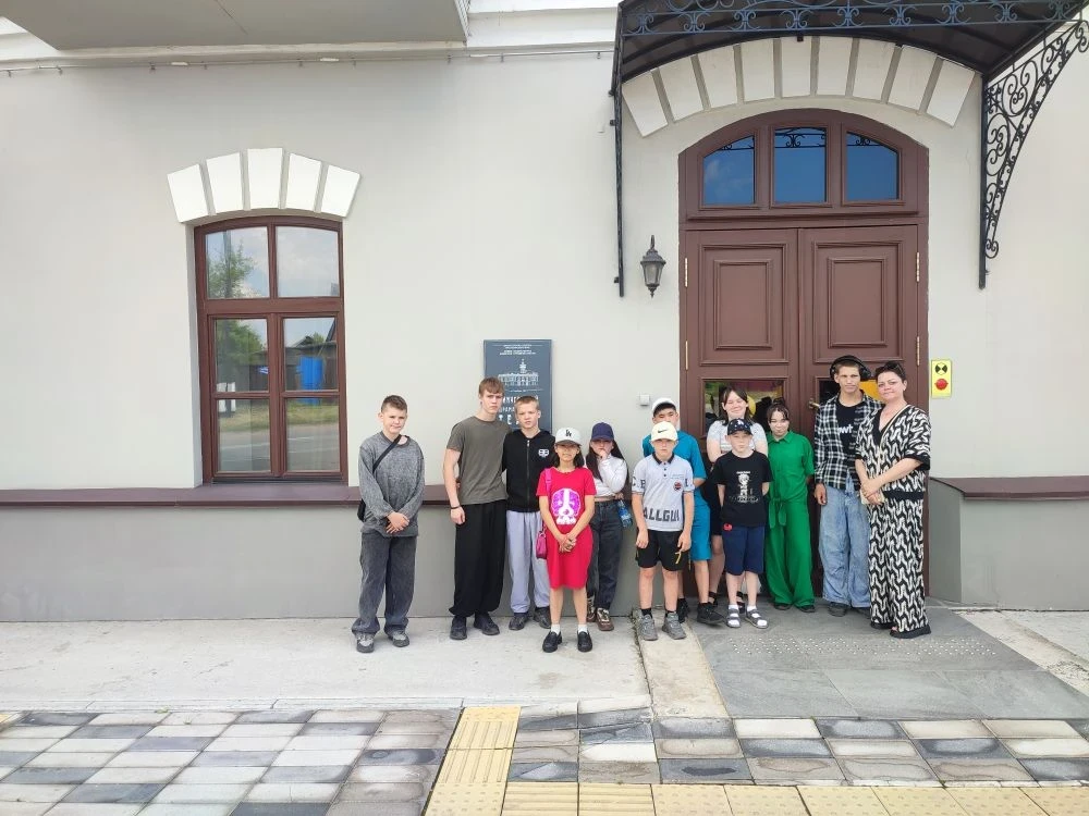 11 июня воспитанники школы-интерната побывали на спектакле «Сказка о рыбаке и рыбке» в Минусинском д