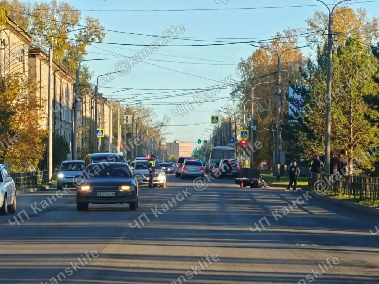 Ещё кадры с места ДТП на улице 40 лет Октября в районе Порт-Артура.