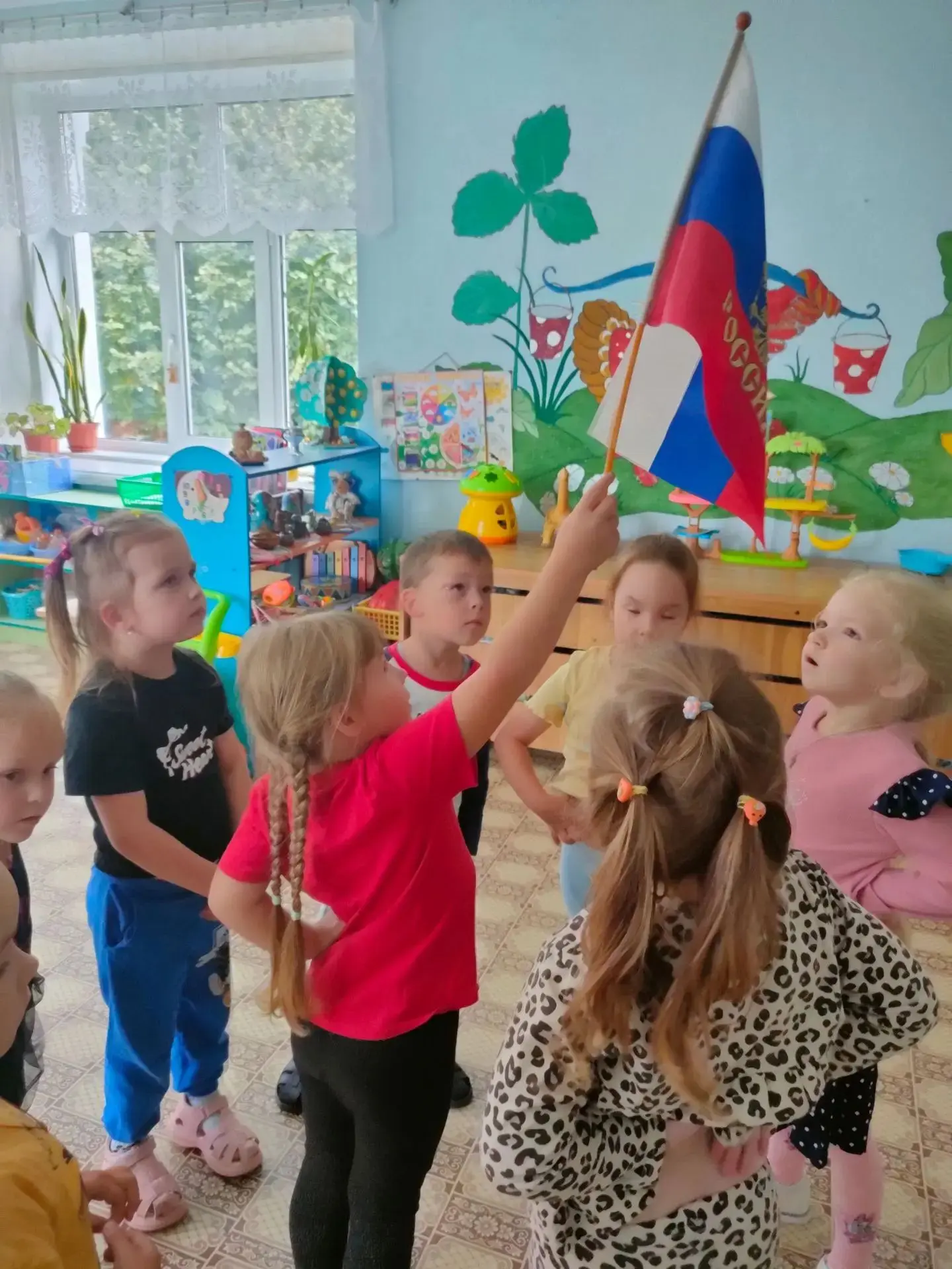 На всех группах прошли тематические занятия к Дню Государственного флага России