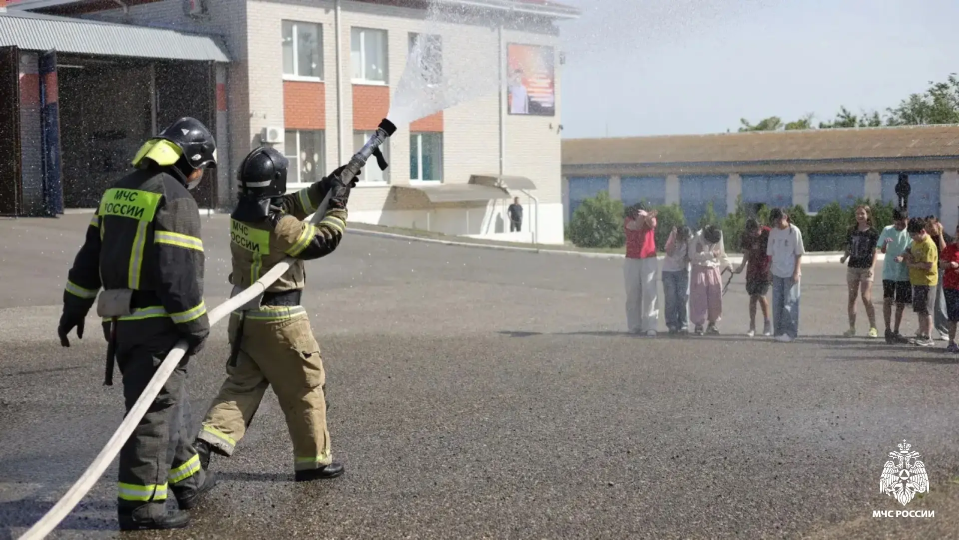 🚒 В гостях у огнеборцев: школьники  побывали на экскурсии в 18-й специализированной пожарно-спасател