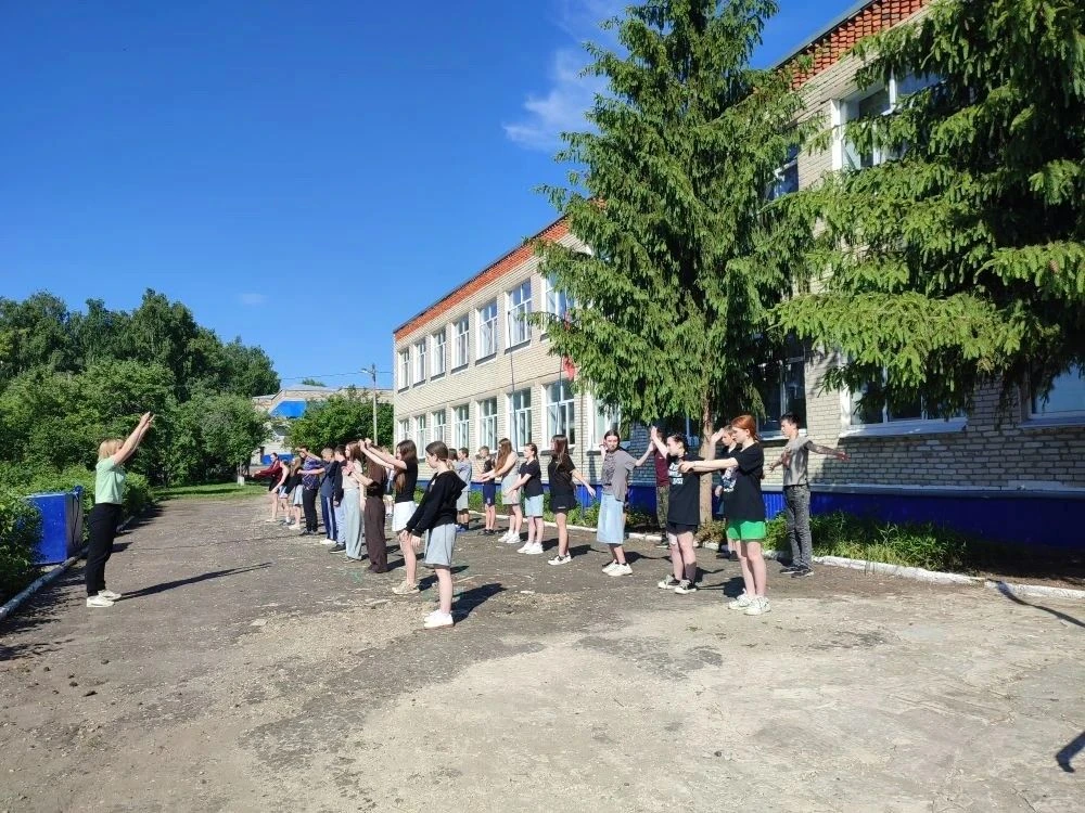 ЛТО "Романтик". Пятый день.Пятый день в лагере труда и отдыха "Романтик" начался с бодр...