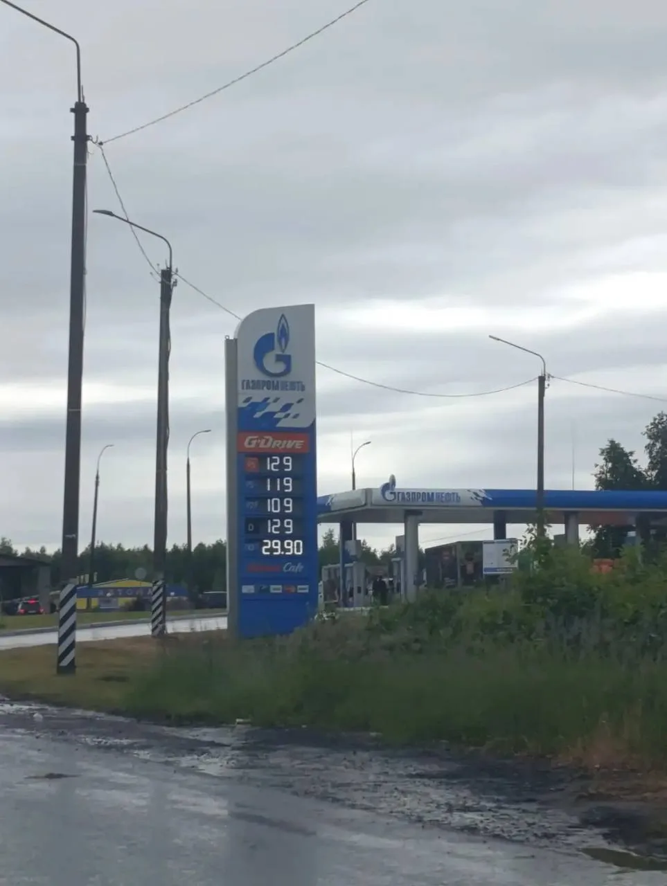 Гороховец в сторону Москвы, ни какой очереди, можно и в канистру. Копейки, после запятой, просто не 
