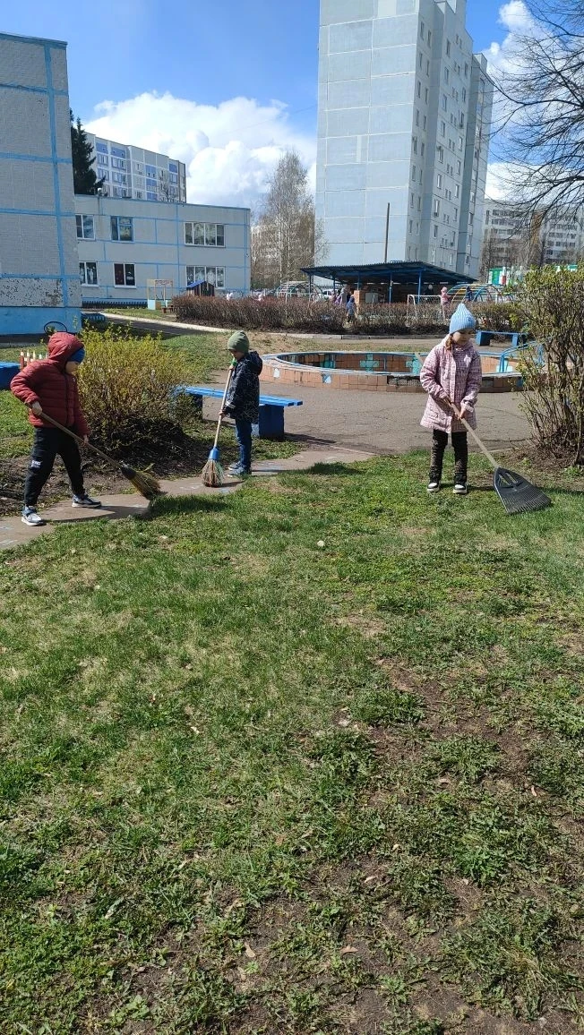 В рамках Республиканского конкурса "Эковесна-2026", пятая неделя "Мир, труд, май" 🌏🧹�...