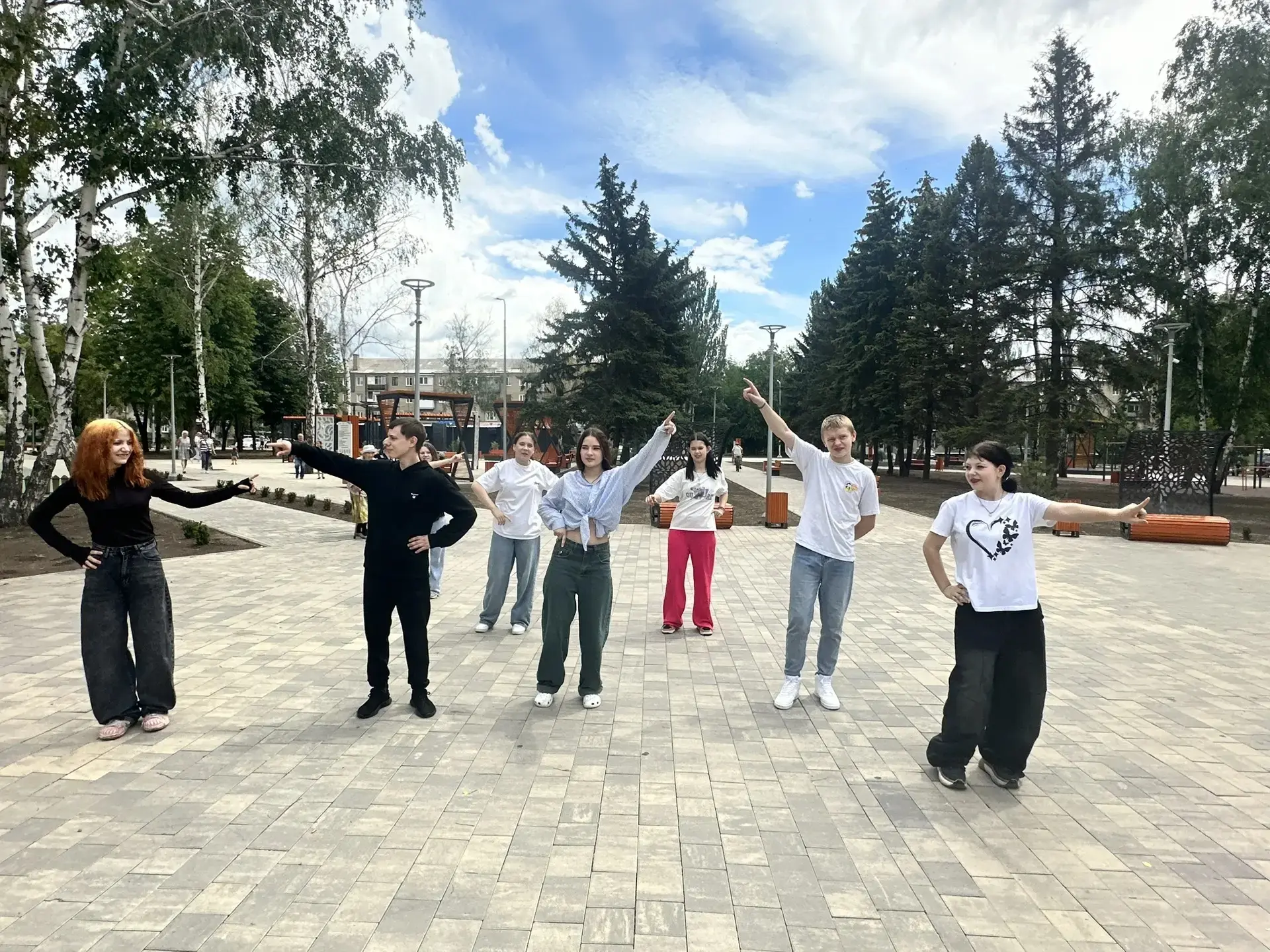 🎈Летний флешмоб в сквере имени Ленина

☀️ Лето — время радости, солнца и весёлых приключений! А в н