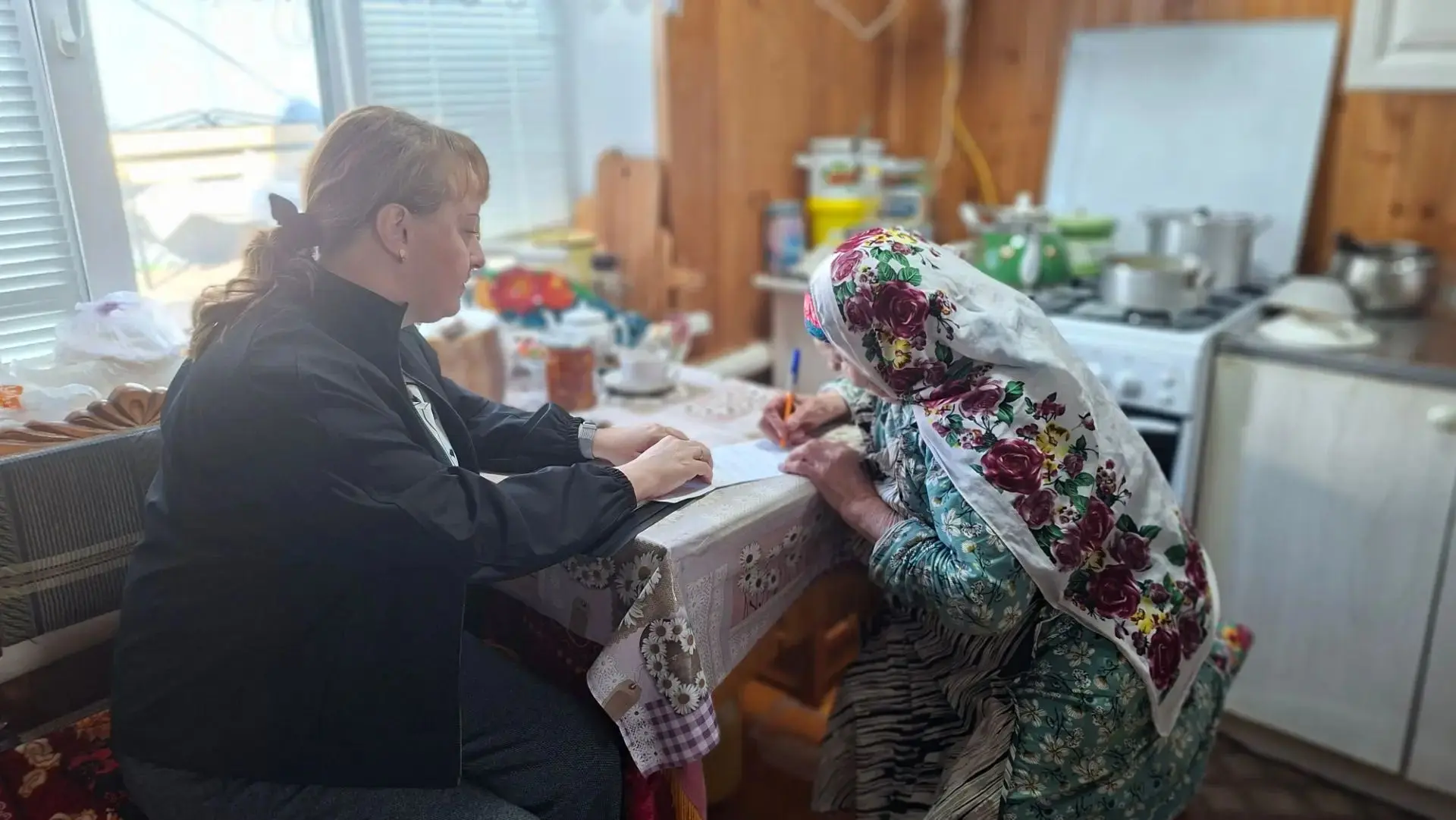📝Работа по оказанию адресной помощи старшему поколению на селе продолжается и сегодня,...