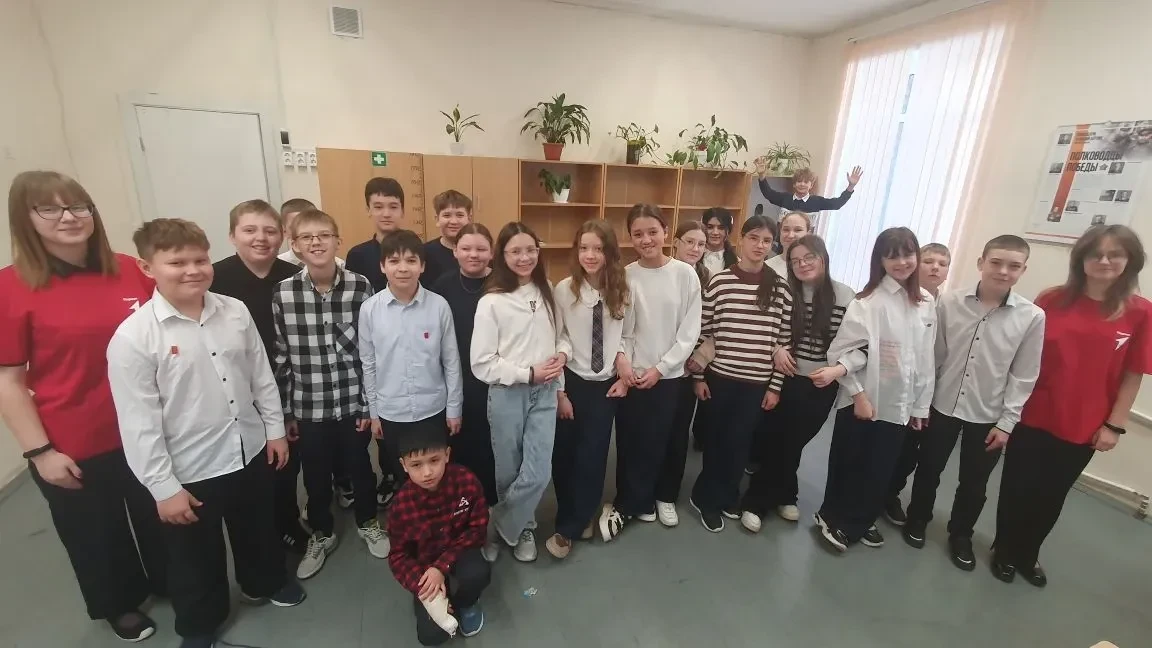 Крым — это Россия! 🇷🇺    Сегодня в нашей школе было особенно оживленно! Активисты школы организовали