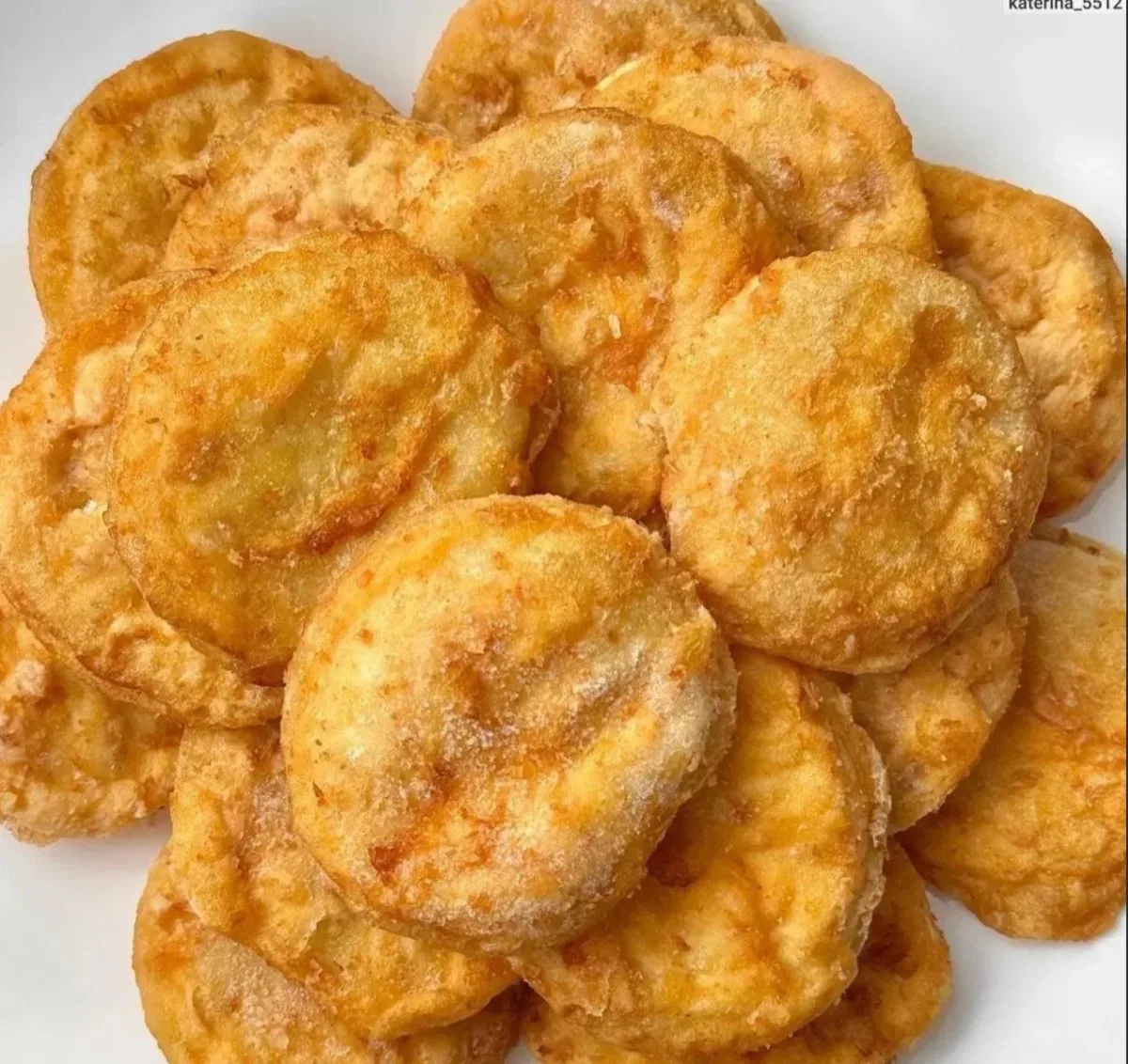 Вкусные, нежные, воздушные готовые пирожки с разными начинками.