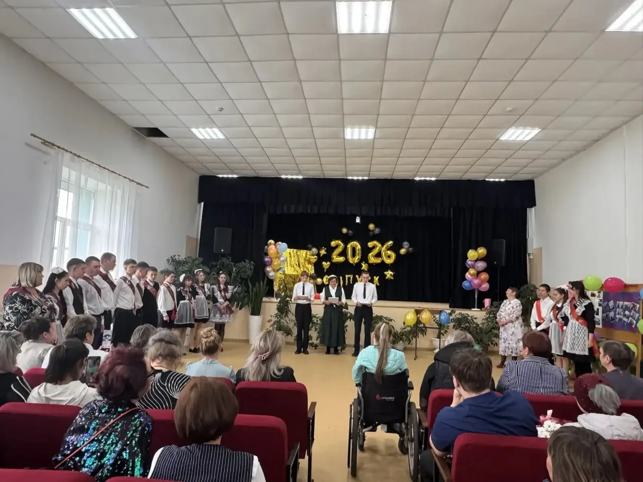 🎉📚 Праздник Последнего звонка в нашей школе! 🏫🥳