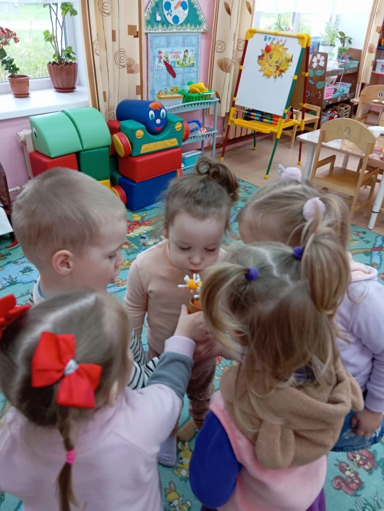 🌞Всемирный день одуванчиков в группе " Колобки "🌞
