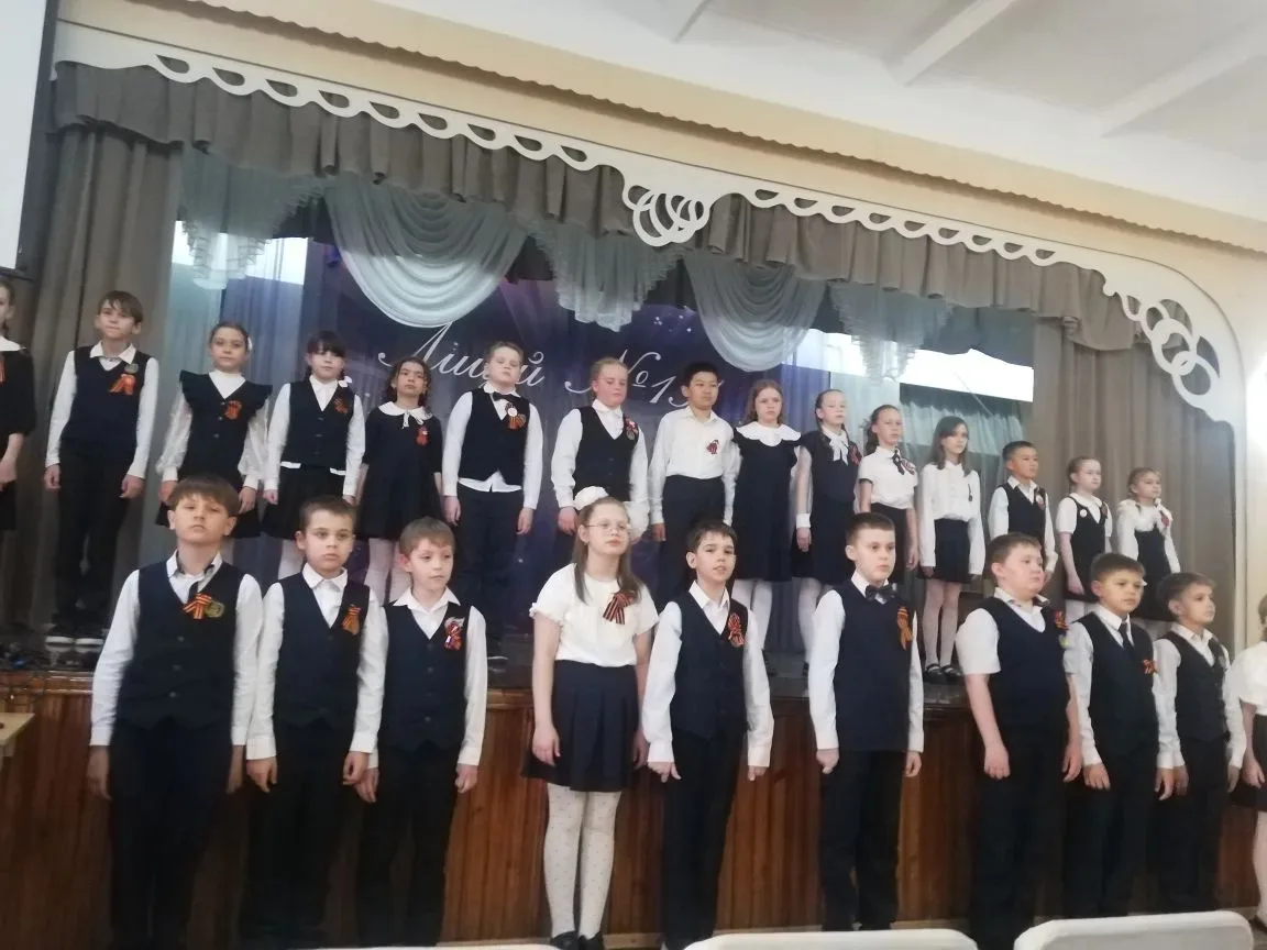 В преддверии праздника День Победы в нашем лицее прошла премьера, которую невозможно за...