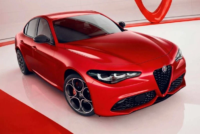Alfa Romeo представила пакет опций Pack Performance для седана Giulia и кроссовера Stel...