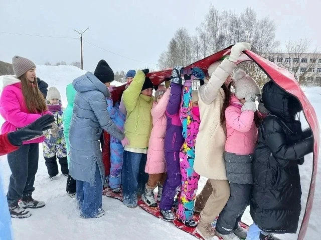 🌷 3 "В" отметил праздники День защитников Отечества и 8 Марта дружно и весело.  Ребята и родители в 