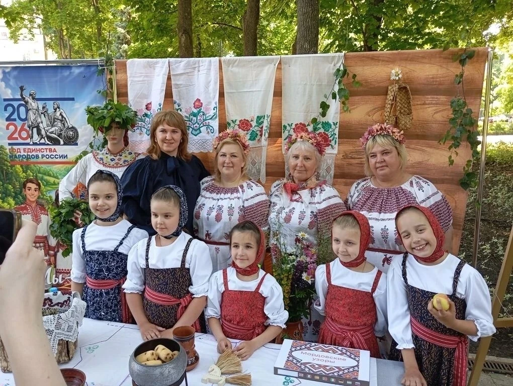 Объединяющая сила творчества

Дом дружбы Панинского района побывал на празднике в Воронеже в минувши