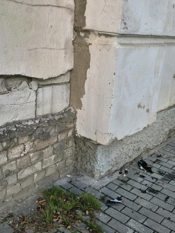 Увы, но в Костроме на проспекте Мира родильный дом в таком состоянии😱
