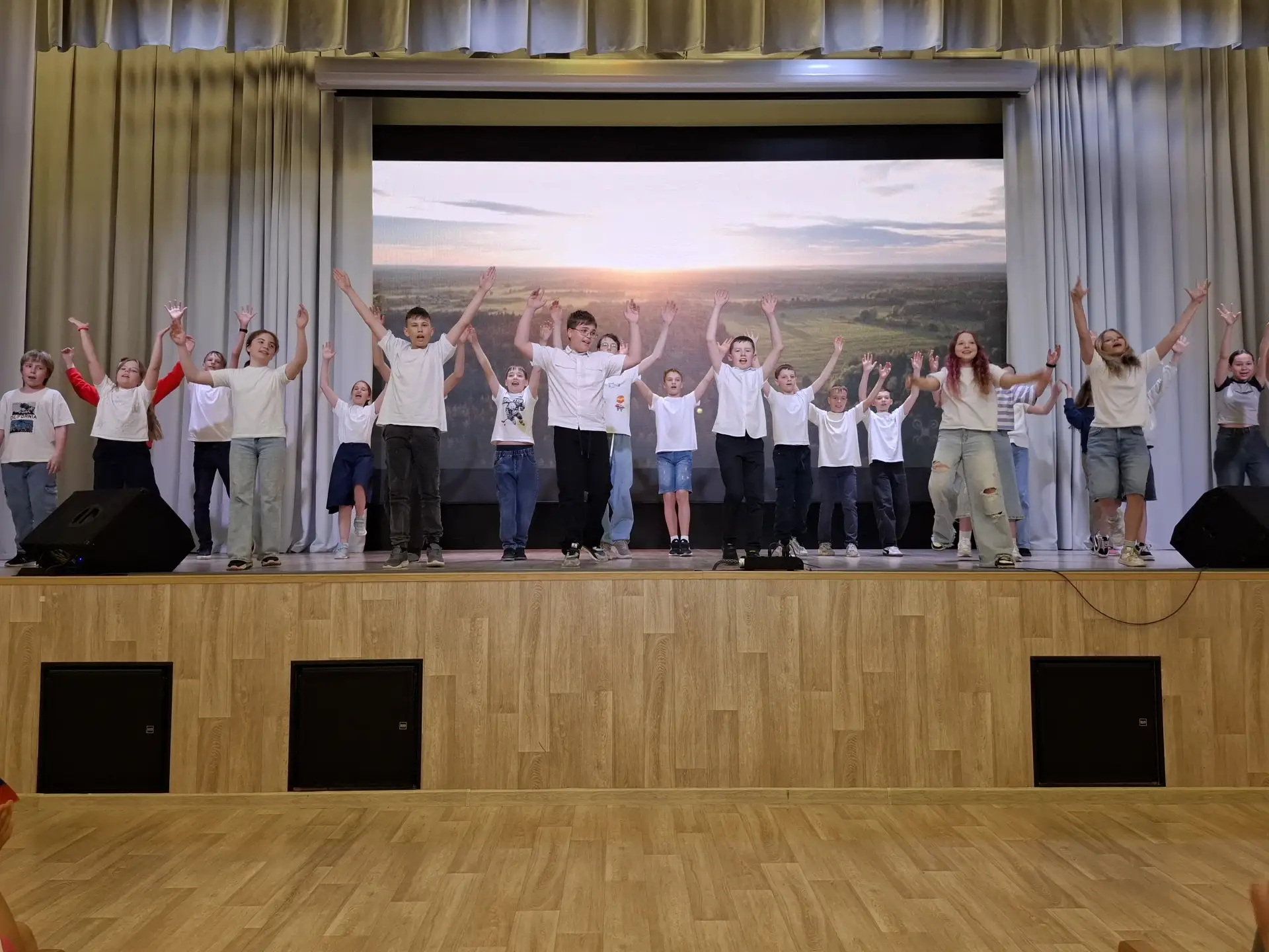 Россия начинается с каждого из нас! 🇷🇺

В преддверии государственного праздника наши отряды принял
