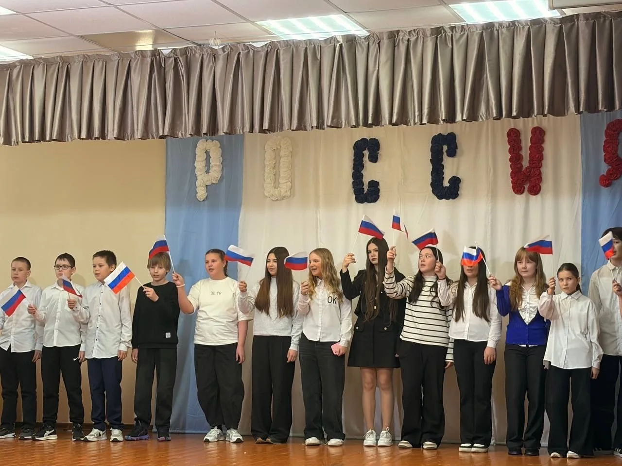 🎶 17 и 18 февраля в Еткульской школе прошли отборочные этапы фестиваля военно-патриотической инсцени