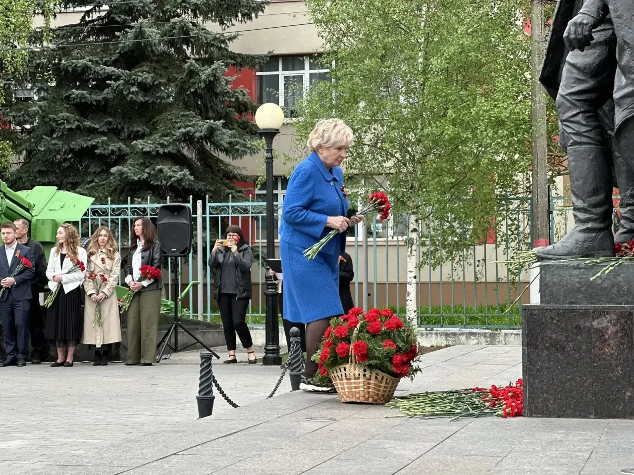 🕊️Сегодня в преддверии Дня Великой Победы у памятника воинам, погибшим в годы войны, прошёл торжеств