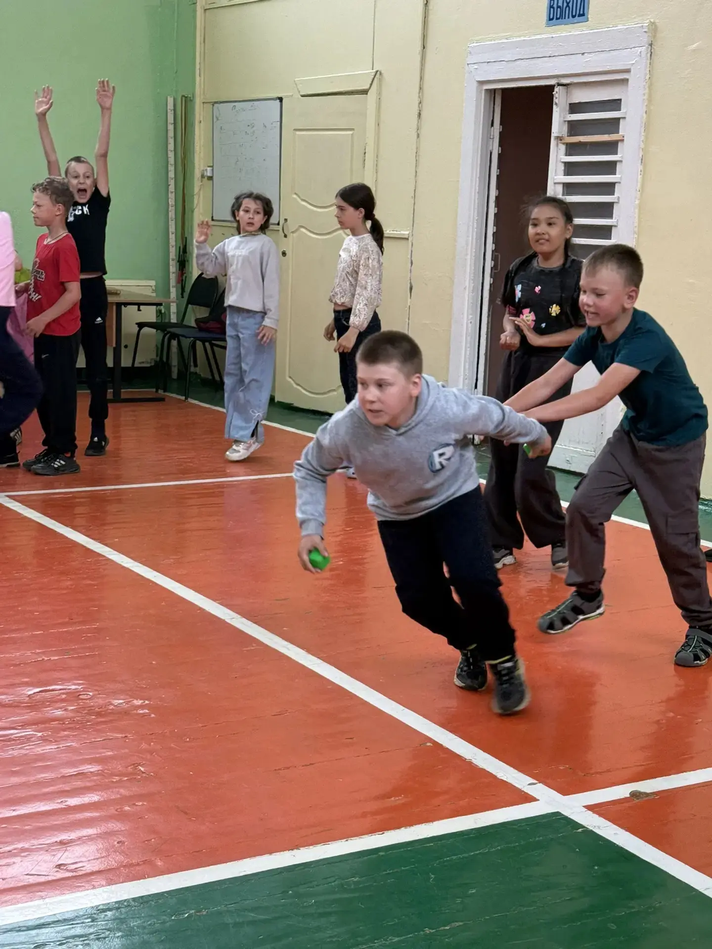 🍽️🤝🏅 Школа хороших манер и дождливые старты

Сегодня наш лагерь превратился в самую вежливую школ