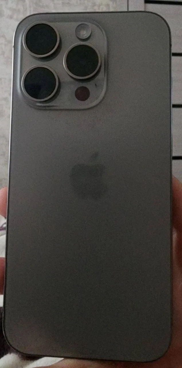 Продаю свой iPhone 15 Pro с объемом памяти 512 ГБ в сером цвете. 

Телефон в хорошем состоянии, на э