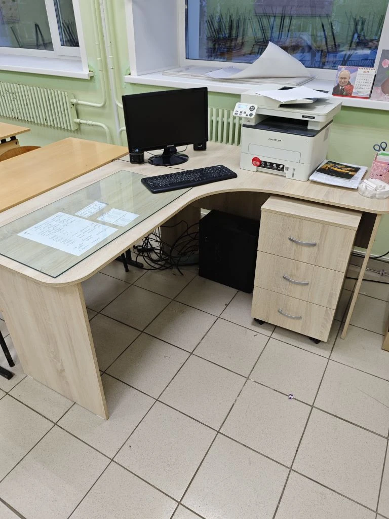 За счет платных услуг, оказываемых школой, приобрели мебель в учебный кабинет! Будем создавать  совр