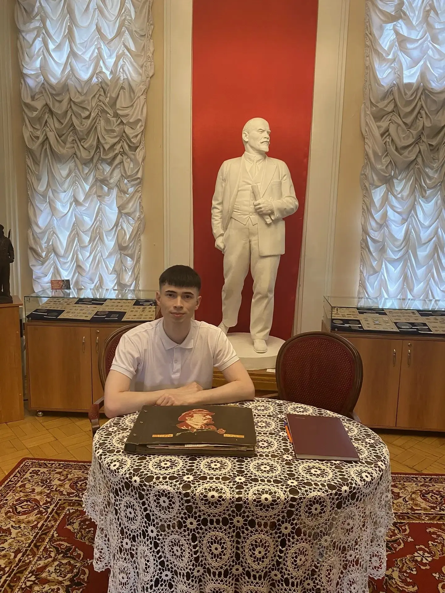 Сегодня дом-музей В.И.Ленина пополнился новой коллекцией, щедро подаренной Кириллом Ахметшиным. В ко