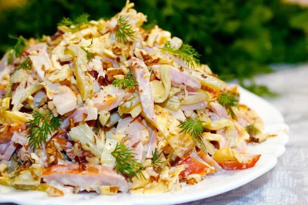 🍜 Салат с копченой курицей