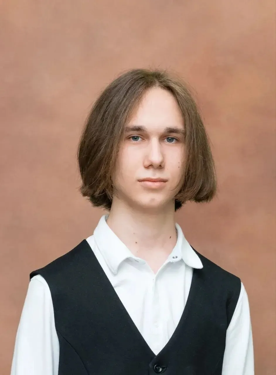 Выпускник 11 «В» ИТ-класса Михаил Трошин в свою копилку 1️⃣0️⃣0️⃣  баллов по математике добавил отли