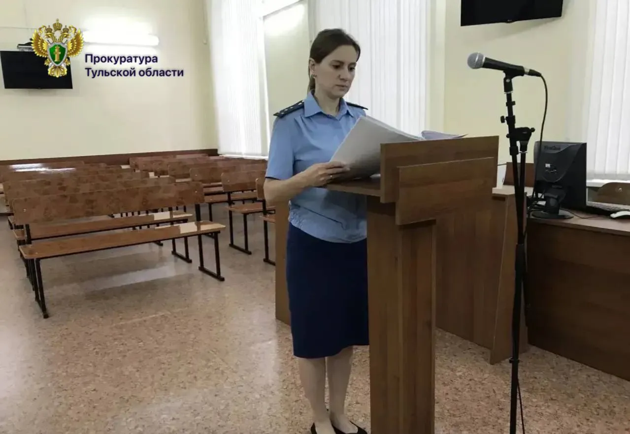 😱 Под Узловой рабочего затянуло в дробилку для дерева