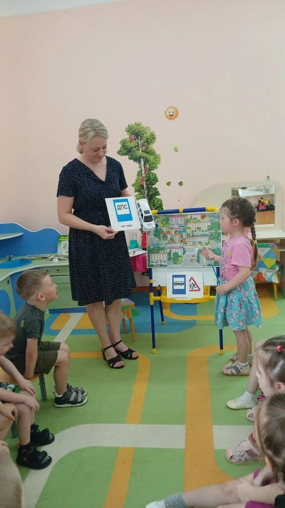 Жаркий солнечный летний день очень приятно провести у реки или озера. Поплескаться, поп...
