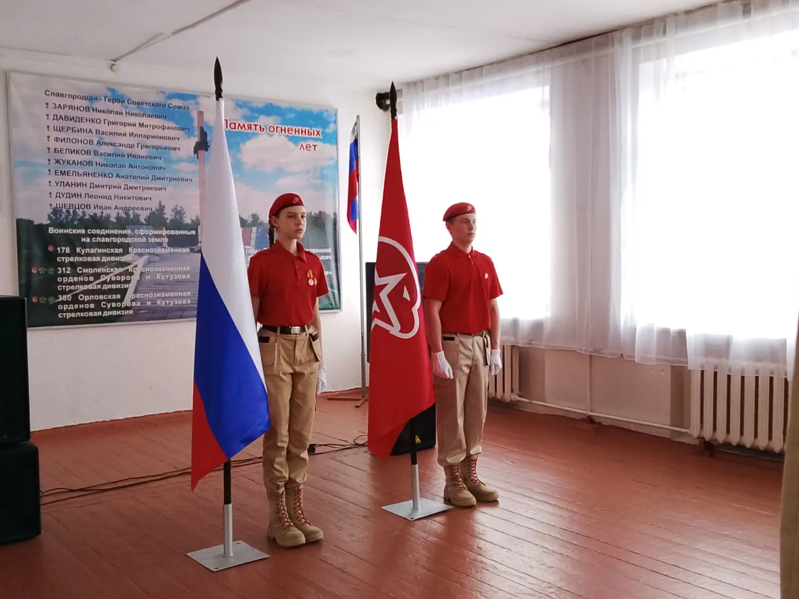Ряды Юнармии пополнились новыми ребятами  В рамках празднования Дня воссоединения Крыма с Россией в 