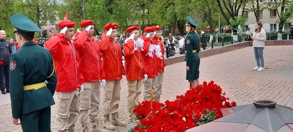 9 мая, в день празднования Великой Победы, ВПК "Молодая Гвардия" принял участие в возложении цветов 