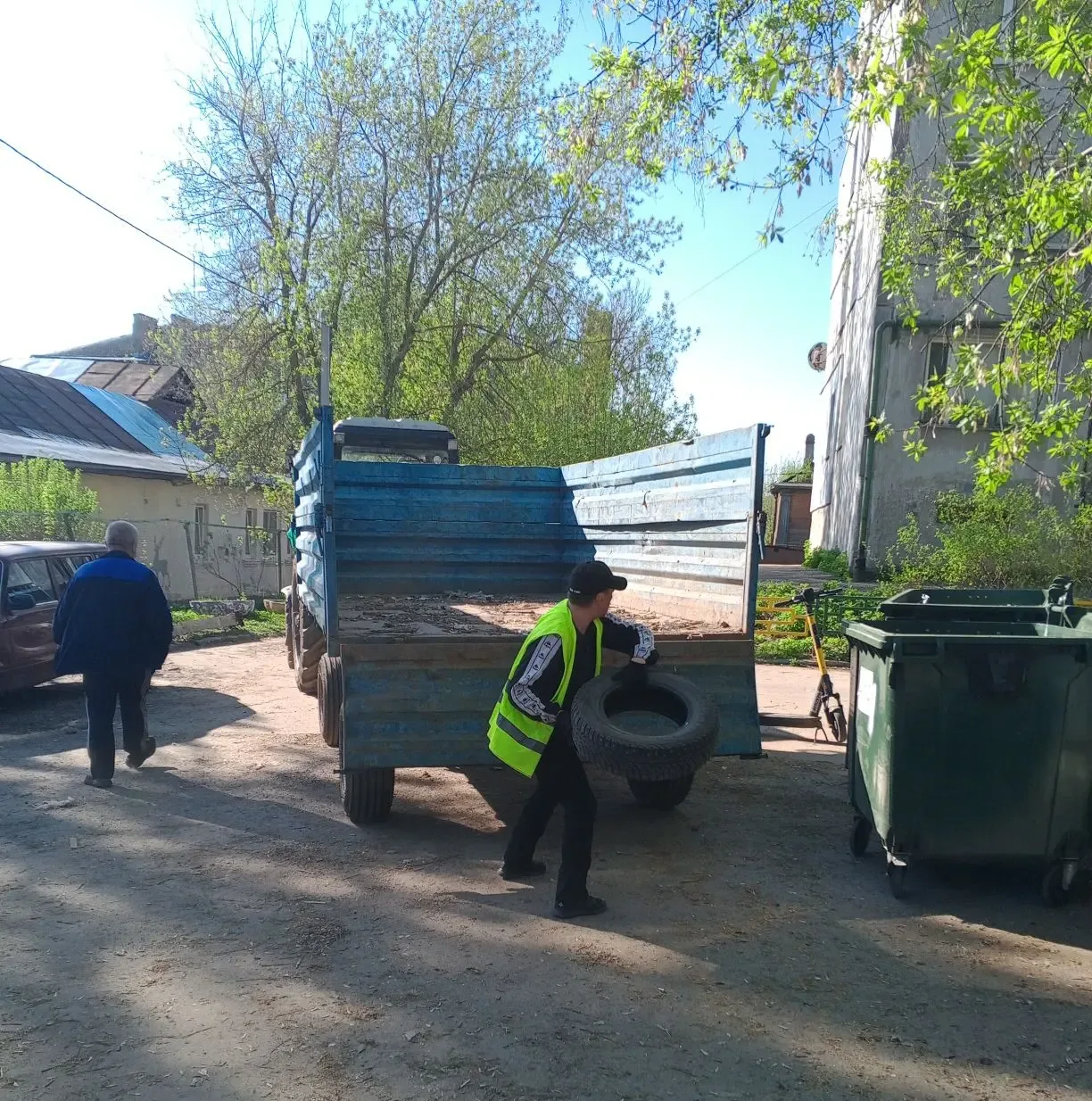 Домоуправляющая компания Советского района ежедневно следит за чистотой контейнерных площадок и регу