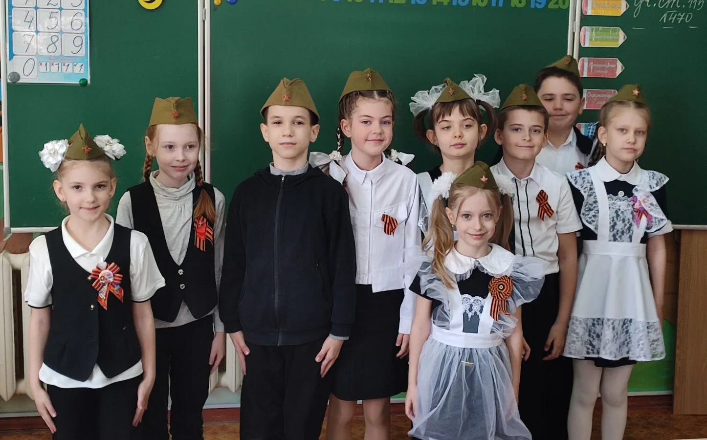 Более 70 обучающихся  приняли участие в школьном конкурсе чтецов "Строки, опаленные войной".   В исп