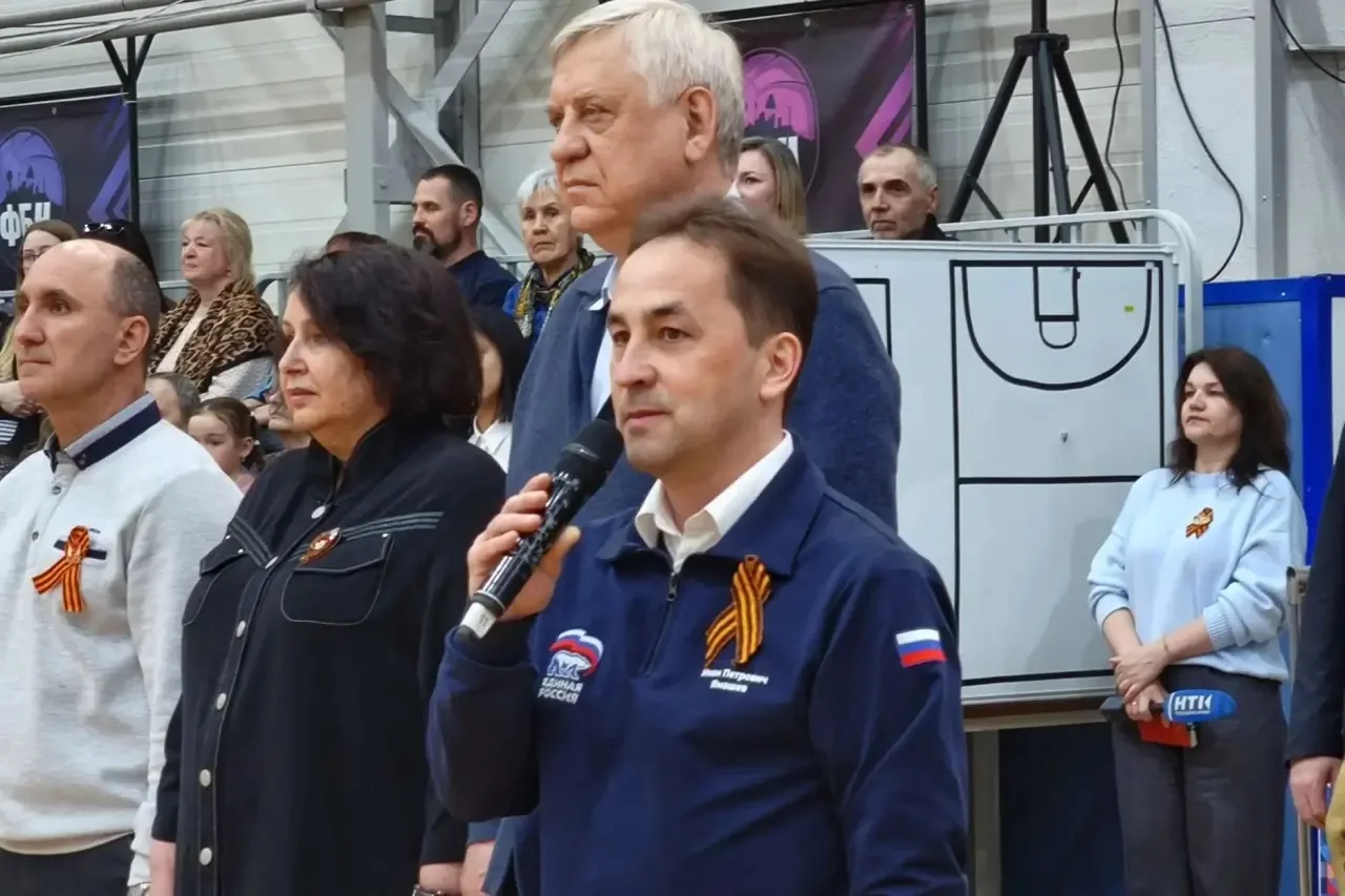 В Нягани в третий раз прошел городской смотр строя среди дошкольников — яркое событие, ...