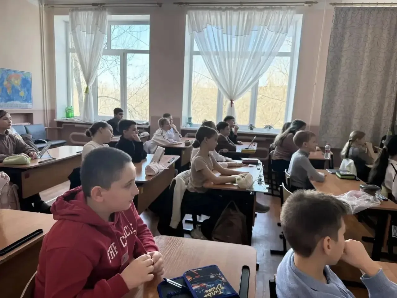 Отряд Юных инспекторов движения (ЮИД) из 8а класса провел познавательную викторину «Жители страны "Д