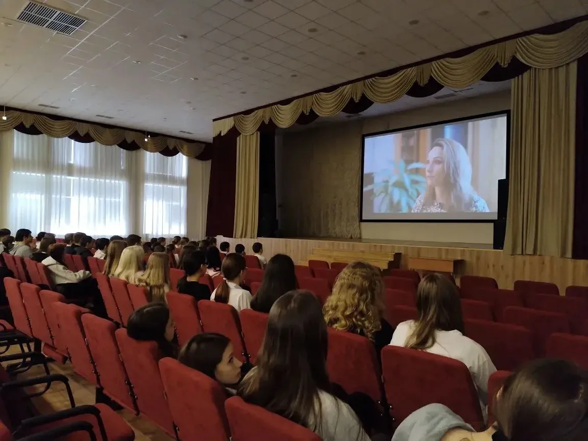 Урок памяти и гордости в 20-й школе🇷🇺  Сегодня в нашей школе для учеников 8-х классов состоялся особ