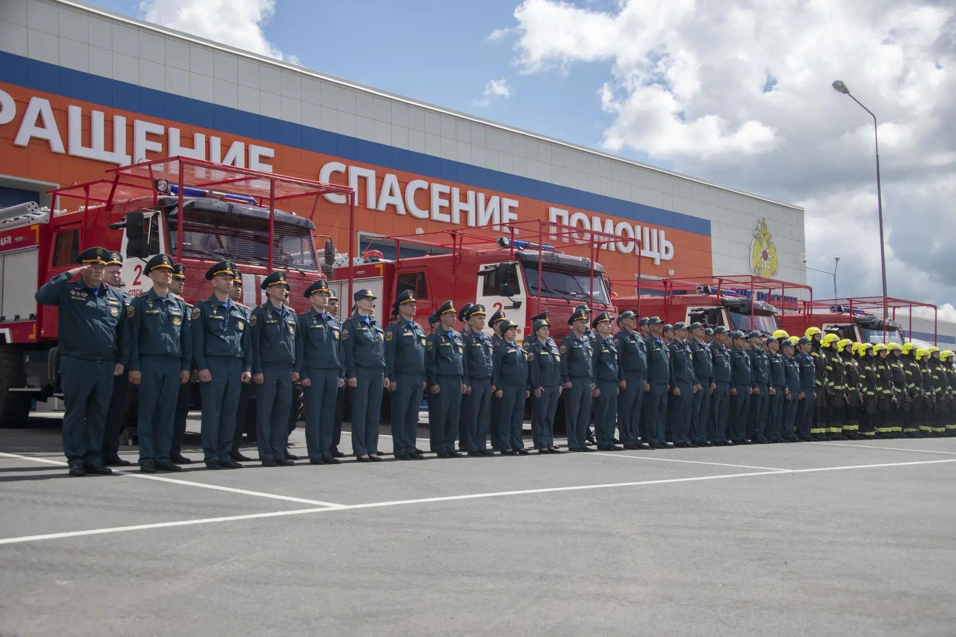 🚒 МЧС России высоко оценило пожарно-спасательные подразделения Курской АЭС

Заместитель министра МЧ