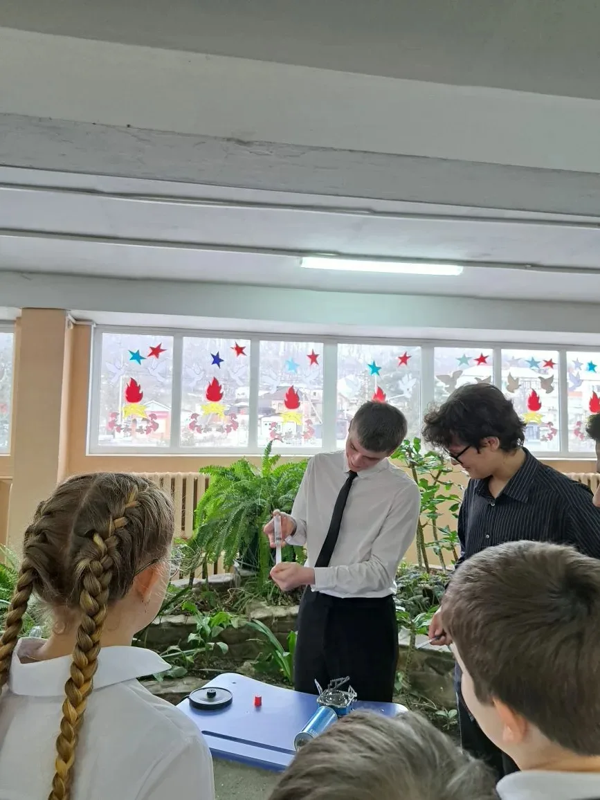 🇷🇺 8 февраля - день Российской науки! В этот замечательный день наши 10-классники провели для ученик