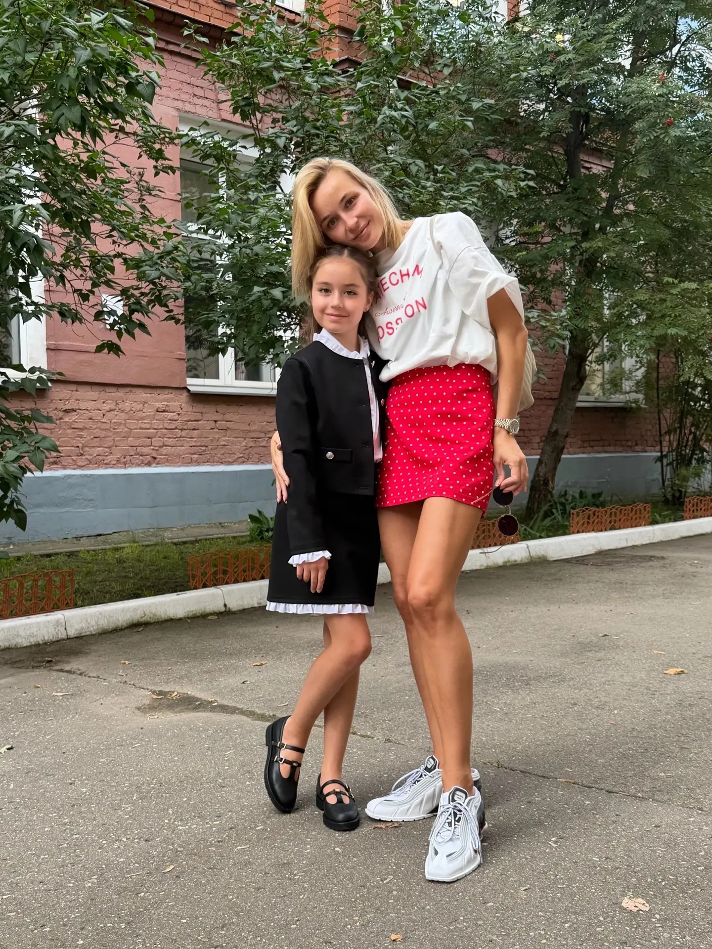 Полина Гагарина с дочкой Мией, которая в этом году пошла в 3 класс☺️